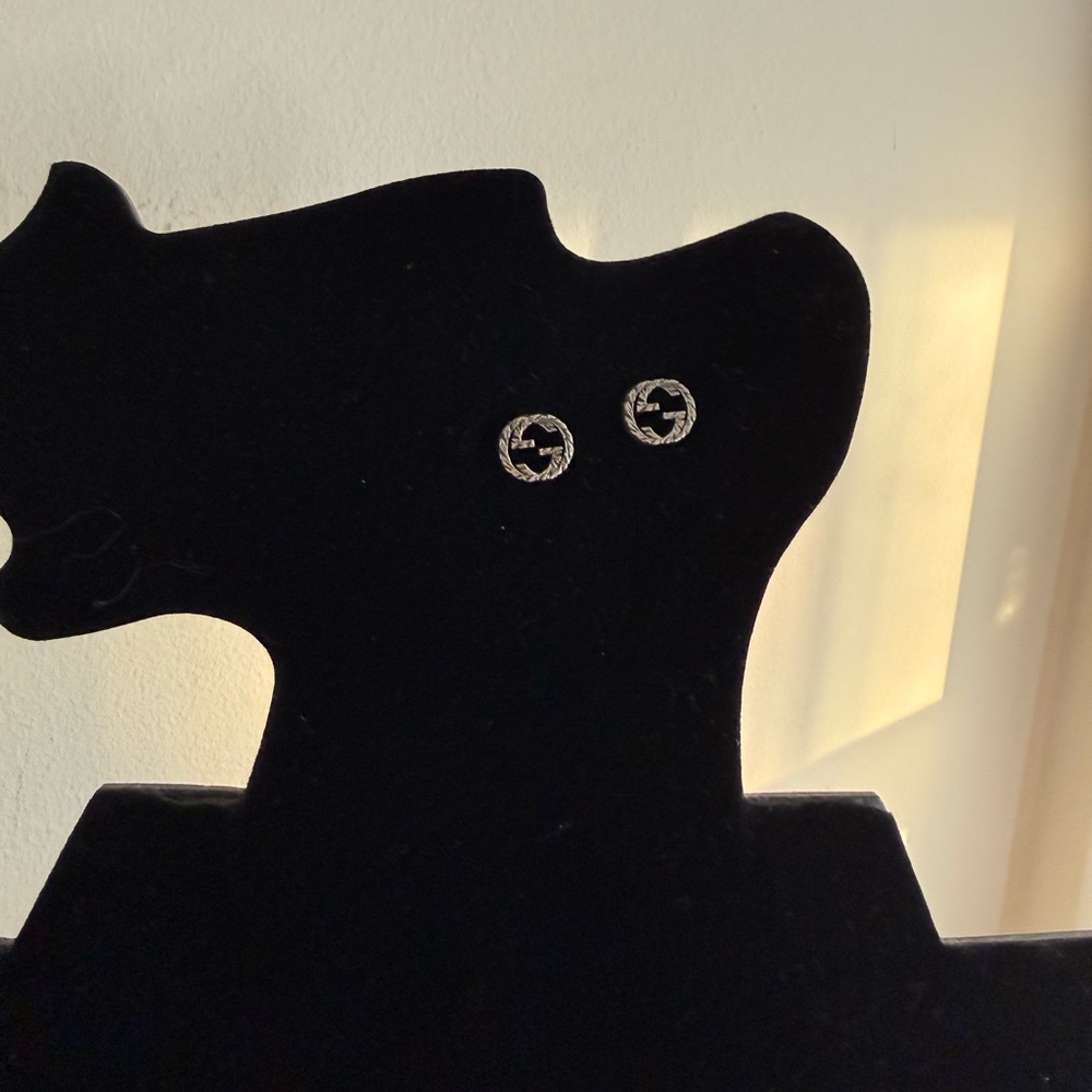 Stud Earrings With Interlocking G Motif in Aged Sterling Silver - Picture 7 of 7